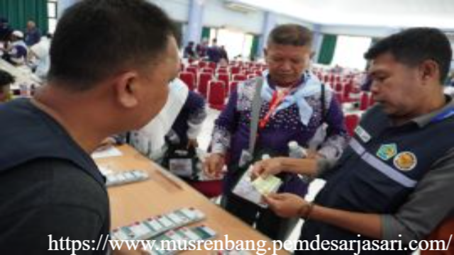 Airlangga Minta Pengusaha Patungan Uang Saku